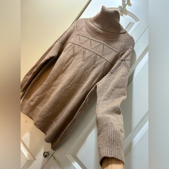 BloomChic Supersoft Essentials Anti-Pilling Turtle Neck Eyelet Pullover - Picture 5 of 7